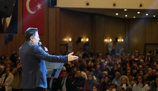 ABDURRAHMAN ÖNÜL YÜREĞİR’DE GÖNÜLLERE DOKUNDU