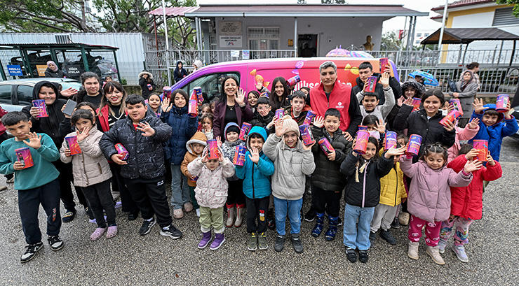 MERSİN BÜYÜKŞEHİR’DEN 13 İLÇEDE 60 BİN ÇOCUĞA BAYRAM HEDİYESİ