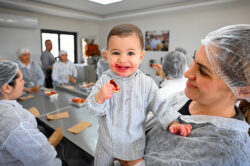 MERSİN BÜYÜKŞEHİR COĞRAFİ İŞARETLİ KAN PORTAKALI’NI KADIN EMEĞİ İLE GELECEĞE TAŞIYOR