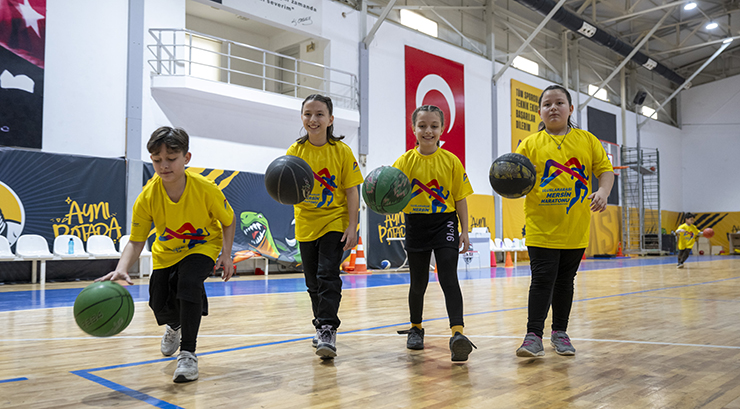 DÖRDÜZ KARDEŞLER BÜYÜKŞEHİR’İN SPOR KURSLARIYLA GELİŞİYOR VE SOSYALLEŞİYOR