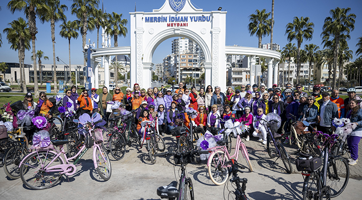 MERSİN BÜYÜKŞEHİR İLE ‘EŞİT MERSİN’İN EMEKÇİ KADINLARI’ 8 MART’TA BİR ARAYA GELDİ