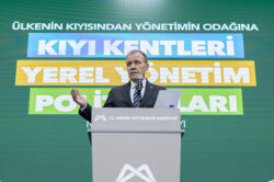 BAŞKAN SEÇER, ‘KIYI KENTLERİ YEREL YÖNETİM POLİTİKALARI MERSİN ÇALIŞTAYI’NA KATILDI