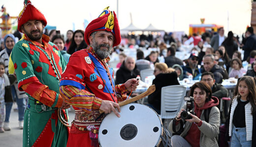 MERSİN BÜYÜKŞEHİR’İN RAMAZAN ŞENLİKLERİ ÖZGECAN ASLAN MEYDANI’NDA COŞKUYLA GERÇEKLEŞTİRİLDİ