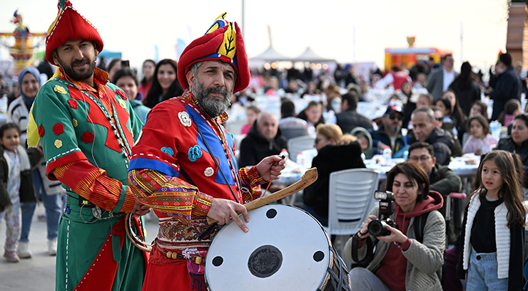 MERSİN BÜYÜKŞEHİR’İN RAMAZAN ŞENLİKLERİ ÖZGECAN ASLAN MEYDANI’NDA COŞKUYLA GERÇEKLEŞTİRİLDİ