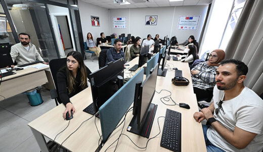 MERSİN BÜYÜKŞEHİR’DEN GENÇLERE YAPAY ZEKA VE VERİ ANALİZİ EĞİTİMİ