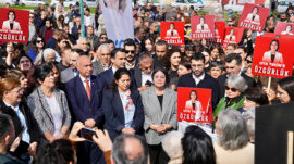 SEYHAN’IN İRADESİ İÇİN TEK YÜREK: “ADALET YERİNİ BULANA KADAR BURADAYIZ!”