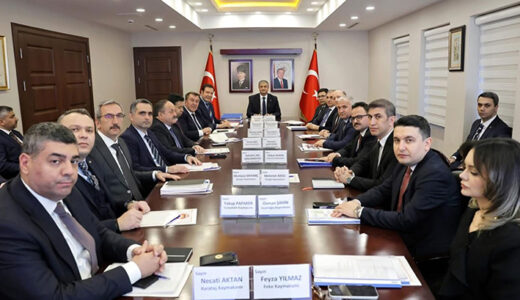 VALİ YAVUZ, VALİ YARDIMCILARI VE KAYMAKAMLARLA BİR ARAYA GELDİ