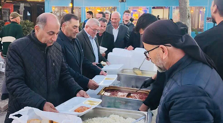 YUMURTALIK’TA İFTARDA DAYANIŞMA SOFRASI…