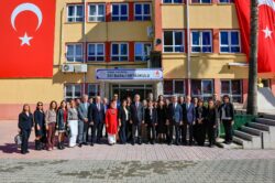 VALİ MUSTAFA YAVUZ DSİ BARAJ ORTAOKULUNDA ÖĞRENCİLERLE BİR ARAYA GELDİ