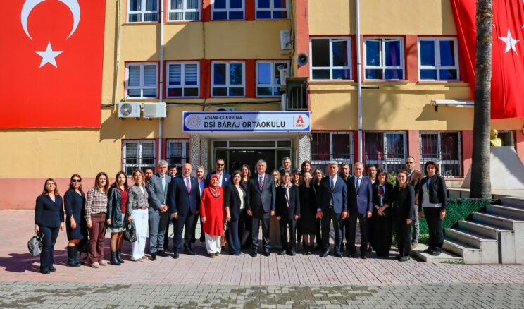VALİ MUSTAFA YAVUZ DSİ BARAJ ORTAOKULUNDA ÖĞRENCİLERLE BİR ARAYA GELDİ