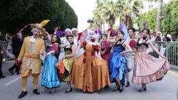 ADANA KARNAVAL COŞKUSUNU DOYASIYA YAŞADI