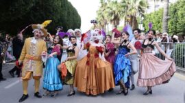 ADANA KARNAVAL COŞKUSUNU DOYASIYA YAŞADI