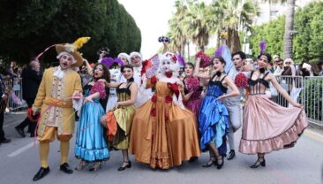 ADANA KARNAVAL COŞKUSUNU DOYASIYA YAŞADI