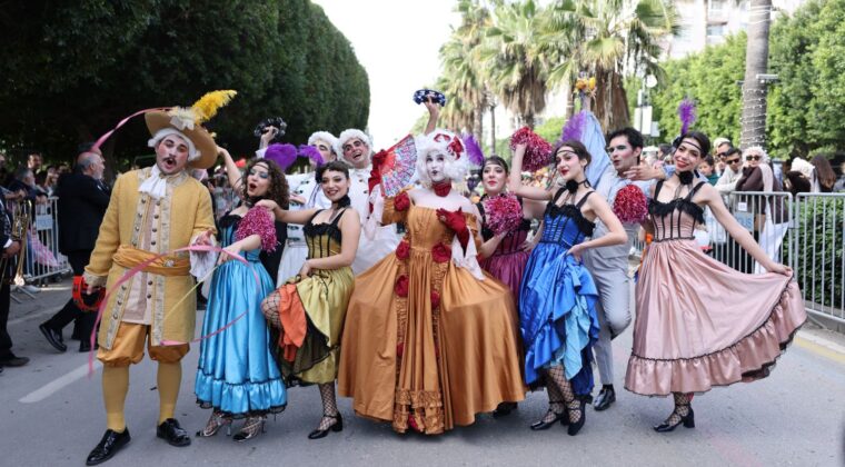 ADANA KARNAVAL COŞKUSUNU DOYASIYA YAŞADI