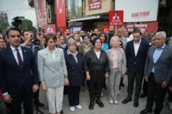 BAŞKAN OYA TEKİN İÇİN DAYANIŞMA SÜRÜYOR