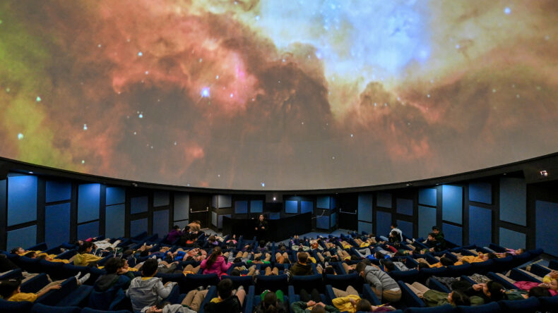 MERCAN BİLİM MERKEZİ’NDE YER ALAN PLANETARYUM İLE ÇOCUKLAR EVRENİ KEŞFEDİYOR