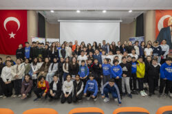 MERSİN BÜYÜKŞEHİR’DEN ÇOCUKLARA ‘SİBER GÜVENLİK’ EĞİTİMİ…