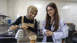 MERSİN BÜYÜKŞEHİR’DEN KAHVE TUTKUNLARINI SEVİNDİREN EĞİTİM: ‘KAHVE YAPIMI VE SUNUMU’