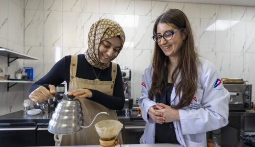 MERSİN BÜYÜKŞEHİR’DEN KAHVE TUTKUNLARINI SEVİNDİREN EĞİTİM: ‘KAHVE YAPIMI VE SUNUMU’