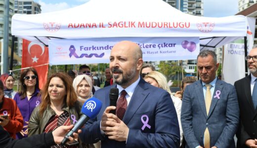 KANSER FARKINDALIĞI İÇİN MOR BALON UÇURDULAR