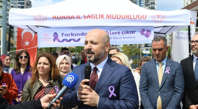 KANSER FARKINDALIĞI İÇİN MOR BALON UÇURDULAR