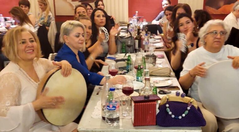 GÖNÜLLERİNCE EĞLENDİLER