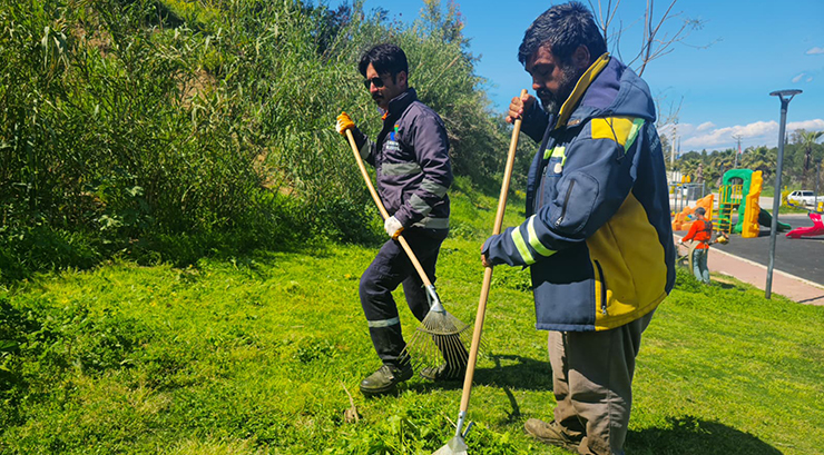ÇUKUROVA BELEDİYESİ’NDEN PARK VE YEŞİL ALANLARDA YOĞUN MESAİ