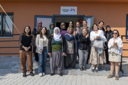 MERSİN BÜYÜKŞEHİR’DEN “HAMZABEYLİ KÖYÜMÜZ ATÖLYE”DE ÜRETİCİ KADINLARA “GIDA OKURYAZARLIĞI EĞİTİMİ”