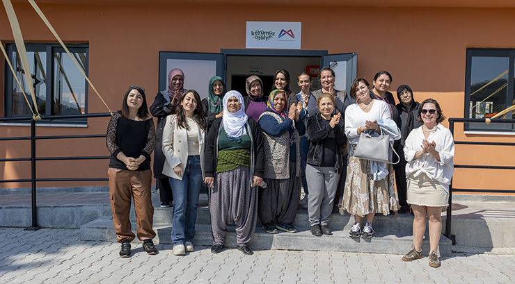 MERSİN BÜYÜKŞEHİR’DEN “HAMZABEYLİ KÖYÜMÜZ ATÖLYE”DE ÜRETİCİ KADINLARA “GIDA OKURYAZARLIĞI EĞİTİMİ”