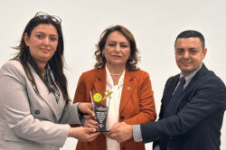 DR. MÜZEYYEN ŞEVKİN, HADIRLI’DA ASDA VAKFI SÖYLEŞİSİNİN KONUĞU OLDU