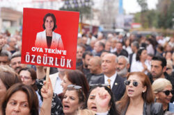 KADINLAR, “OYA TEKİN’E ÖZGÜRLÜK” DİYE HAYKIRDI…