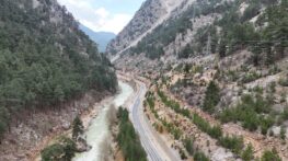 FEKE’DE TARİHİ YATIRIM: D815 YOLU İÇİN İMZALAR ATILDI