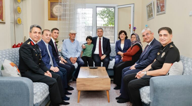 VALİMİZ SAYIN MUSTAFA YAVUZ ŞEHİT AİLELERİNE BAYRAM ZİYARETİNDE BULUNDU