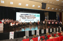 MERSİN BÜYÜKŞEHİR KUŞAKLARI TÜRKÜLERLE BULUŞTURDU