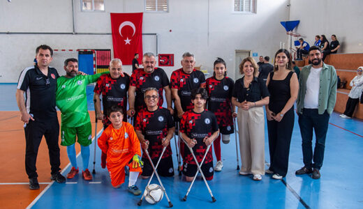 SEYHAN’DA ENGELLER DAYANIŞMAYLA AŞILIYOR