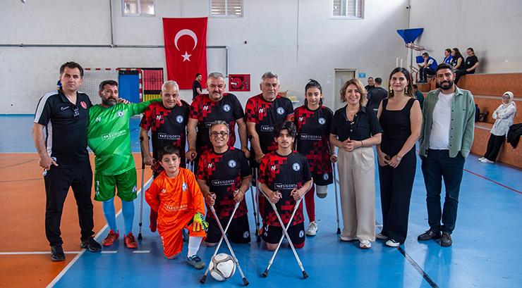 SEYHAN’DA ENGELLER DAYANIŞMAYLA AŞILIYOR