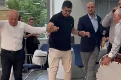 HÜSEYİN KIŞ, PERSONELİYLE 1 MAYIS HALAYI ÇEKTİ