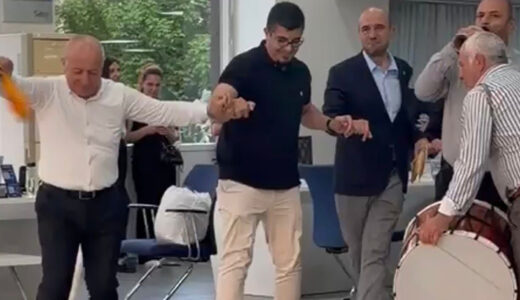 HÜSEYİN KIŞ, PERSONELİYLE 1 MAYIS HALAYI ÇEKTİ