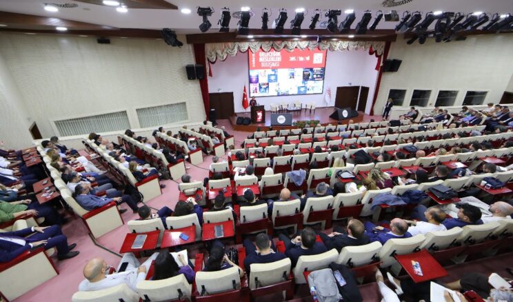 Ç.Ü BİLİM İLETİŞİMİ OFİSİ, YÖK’TE DÜZENLENEN GELECEĞİN MESLEKLERİ BULUŞMASINA KATILDI