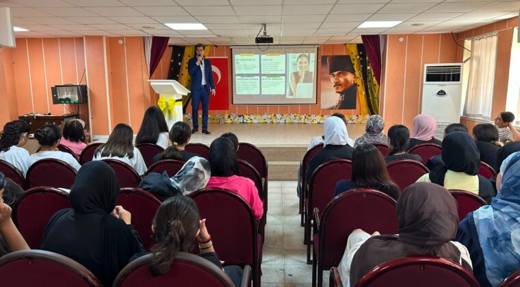 GENÇLER, İŞ DÜNYASINA BÜYÜKŞEHİR KARİYER MERKEZİ İLE DAHA DONANIMLI HAZIRLANIYOR