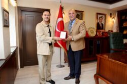 MİLLİ EĞİTİM MÜDÜRÜNDEN GÜNDOĞDU’YA TEŞEKKÜR PLAKETİ