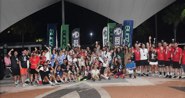 SPORUN BİRLEŞTİRİCİ GÜCÜ-GECE KOŞUSUNA YÜZLERCE SPORCU KATILDI
