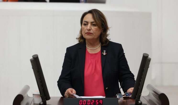 BİR BARDAK PORTAKAL SUYU 200-400 LİRA AMA ÇİFTÇİ AĞACINI KESİYOR