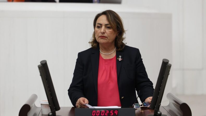 BİR BARDAK PORTAKAL SUYU 200-400 LİRA AMA ÇİFTÇİ AĞACINI KESİYOR