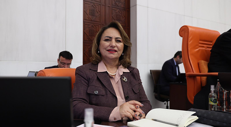 MÜZEYYEN ŞEVKİN: “FİLMLERE KONU OLAN ADANA, HAK ETTİĞİ DEĞERİ GÖRMÜYOR”