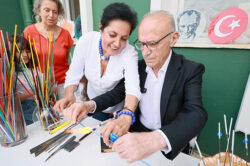 YÜREĞİR’DE KURSİYERLERİN ESERLERİ SERGİLENDİ