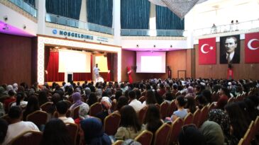 YÜREĞİR’DE KPSS VE MEB-AGS SEMİNERİ