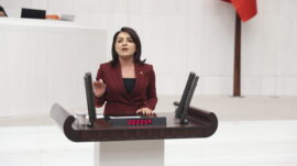 “EMEKLİYE REVA GÖRÜLEN ZAM, YOKSULLUĞUN GÜNCELLENMİŞ TARİFESİDİR”