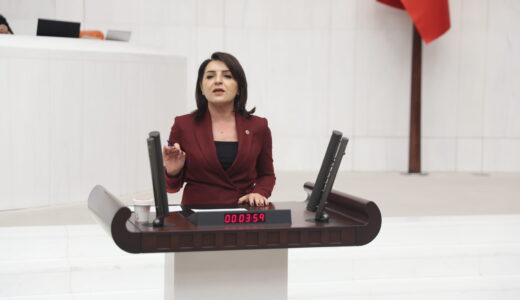 “EMEKLİYE REVA GÖRÜLEN ZAM, YOKSULLUĞUN GÜNCELLENMİŞ TARİFESİDİR”