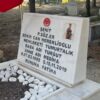 ŞEHİT KABİRLERİNDEKİ TÜRK BAYRAKLARI YENİLENDİ